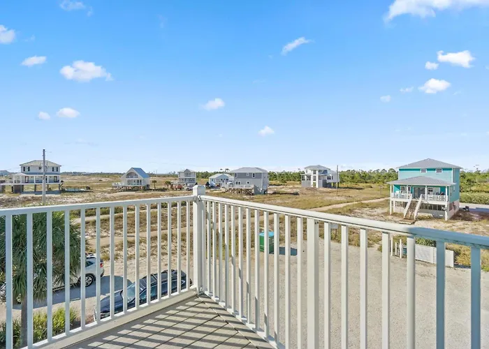 Holiday home Courageous House D