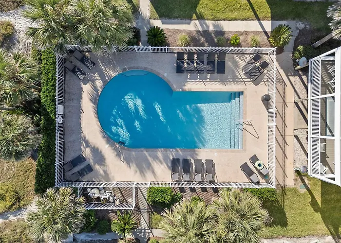 Holiday home Courageous House D *
