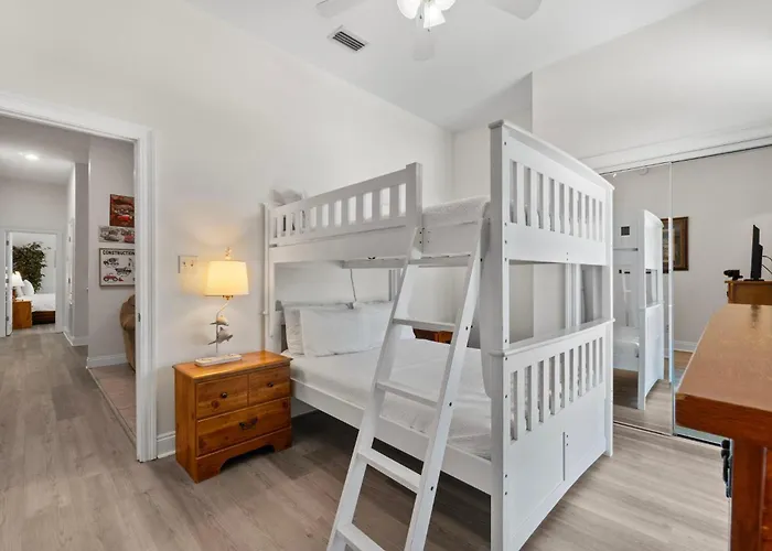 Holiday home Courageous House D *