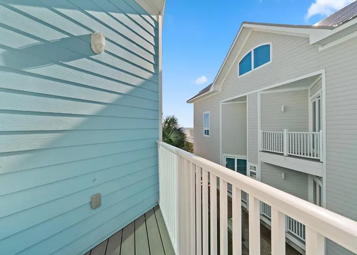 Holiday home Courageous House D